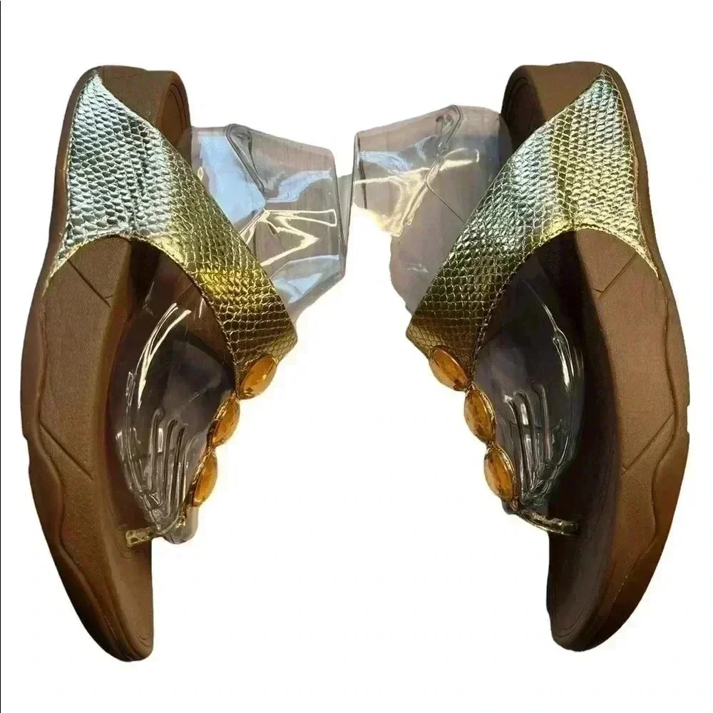 WOMEN’S FITFLOPS GOLD W/GOLD BEADED DETAILS•SIZE 10•PREOWNED GREAT CONDITION•